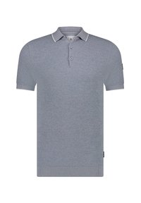 Korte mouwen polo-shirt in lichtblauw, met een gestructureerde brei, twee knopen en een contrasterende kraag. Materiaal is zacht en ademend.