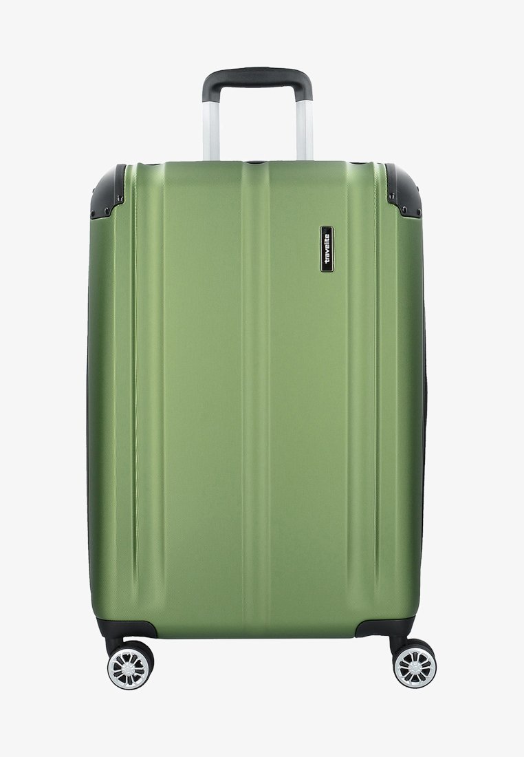 Valigia rigida di colore verde oliva opaco con scanalature verticali, dettagli neri, manico telescopico e quattro ruote piroettanti.