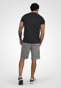 INDICODE JEANS IDABBEY - Kratke hlače - light grey