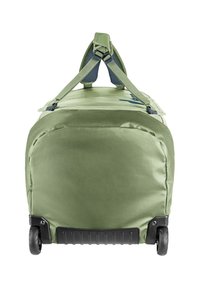 Groene sporttas met wielen, voorzien van dubbele handvatten, een gestructureerde stof, een versterkte bodem en duurzame zwarte wielen voor gemakkelijke transportatie.