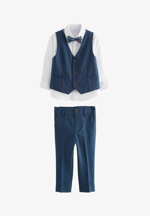 Dunkelblaues Set aus Weste und Hose mit einem weißen Langarmhemd und einer bunten Blumenfliege. Glattes Material mit Knopfdetails.
