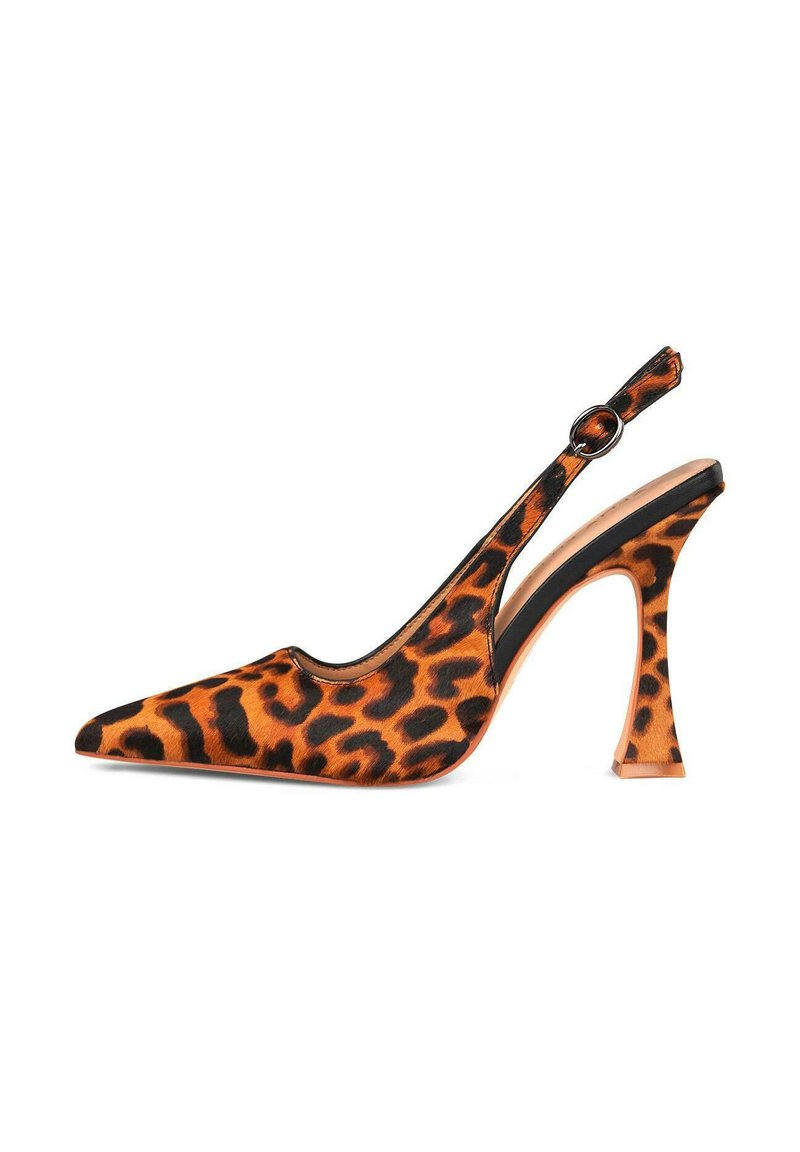 Décolleté slingback in stampa leopardata con punta affusolata, materiale testurizzato e tacco spesso trasparente con cinturino a fibbia circolare.