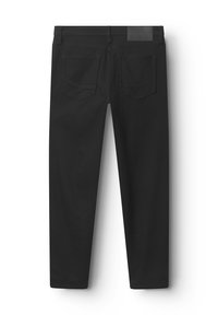 Pantalons noirs en tissu lisse, comportant deux poches arrière, un design à jambe droite et une étiquette de logo sur la taille.