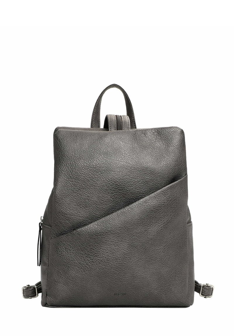 Grauem Leder-Rucksack mit strukturierter Oberfläche, eckigem Design, Obergriff und Reißverschlussfach. Das eckige Detail der vorderen Klappe sorgt für einen interessanten Akzent.