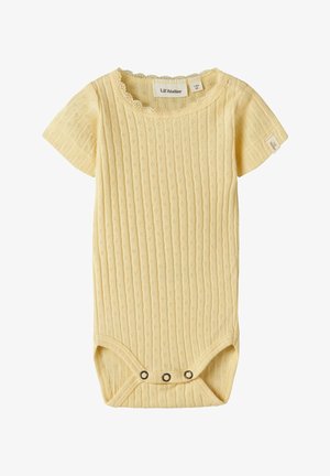 Body per neonati giallo a manica corta con bordino in pizzo sul collo, motivo verticale strutturato e tre bottoni a pressione sul fondo.