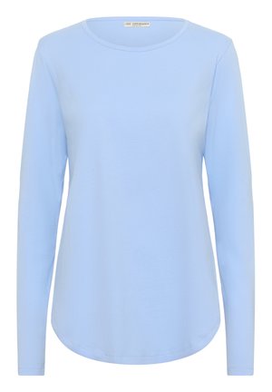 Šviesiai mėlyna ilgomis rankovėmis marškinėliai, pagaminti iš minkštos medvilnės, turi apvalią iškirptę ir išlenktą apatinę kraštą. Be raštų ar akcentų.