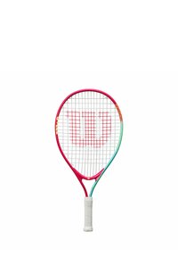 Wilson tennisracket met een roze frame, witte snaren en een blauw-groene accenten. Heeft een witte grip met een gestructureerd oppervlak en logo.
