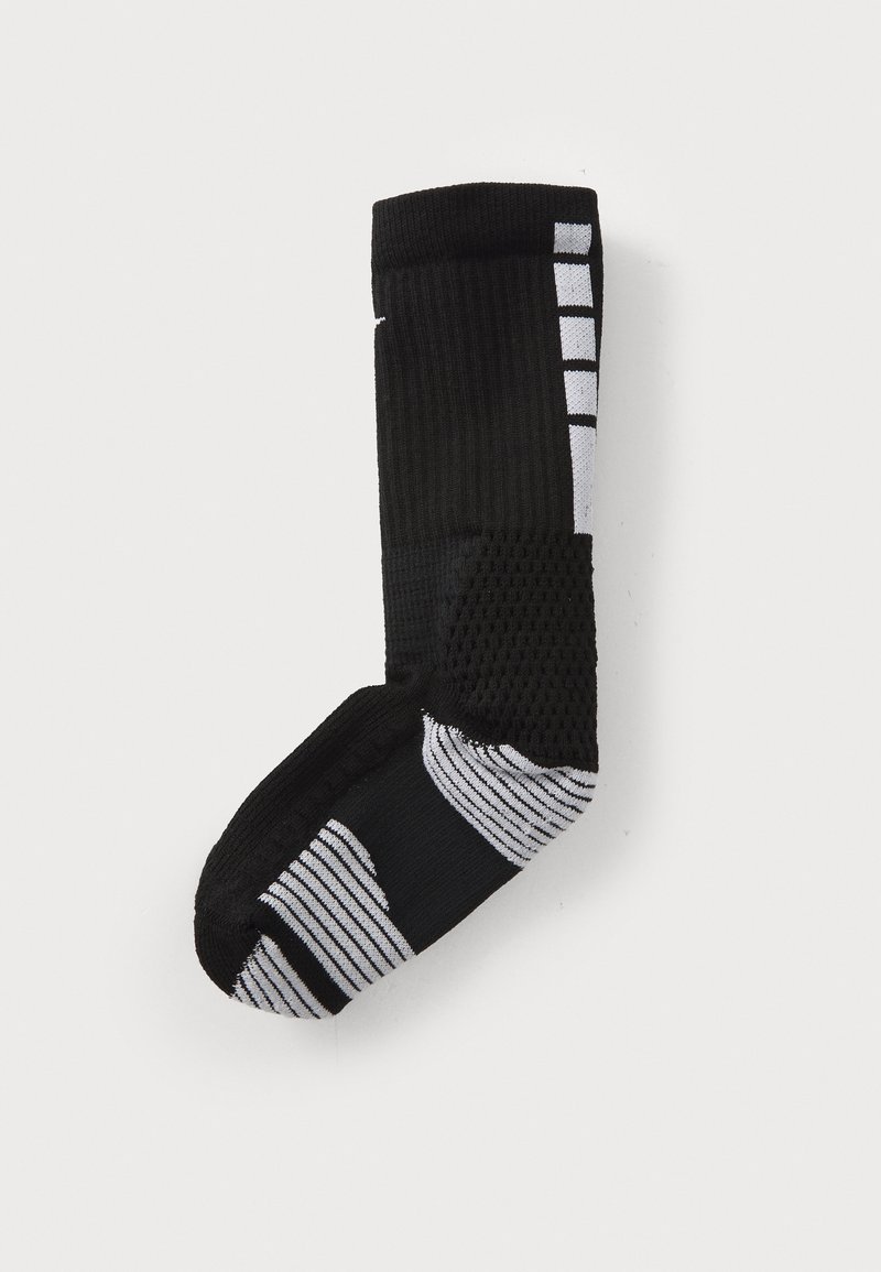 Sort sok med ribbet tekstur, mesh-panel og hvid stribet mønster nær tåen. Designet til komfort og ydeevne.