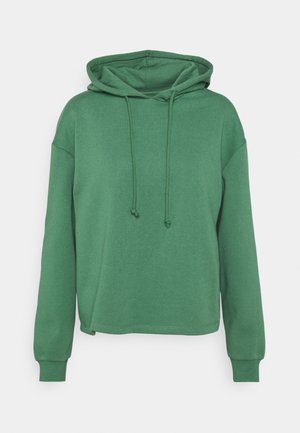 Sweat à capuche vert à manches longues avec cordons de serrage, poignets côtelés et ourlet légèrement court, sur un fond uni.