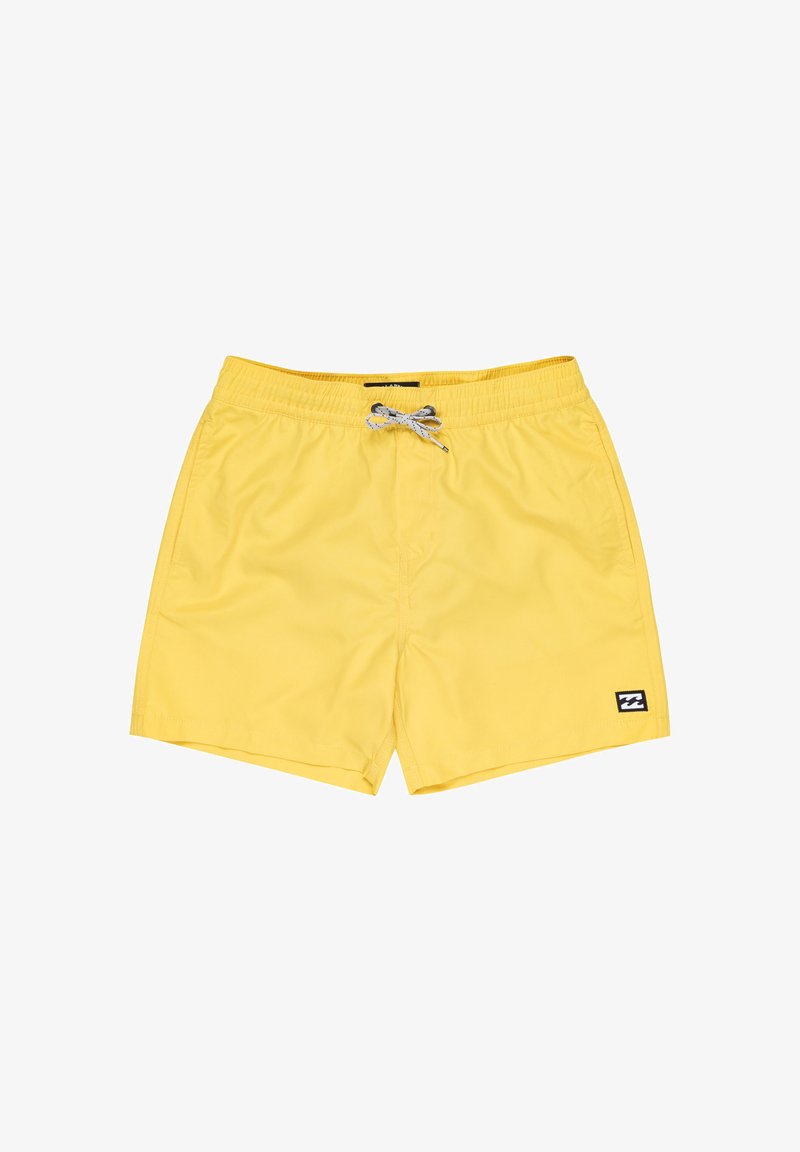 Žlté plavky s elastickým pásom, šnúrkou a malým čiernym logom na dolnej ľavej strane. Hladká textúra.