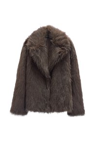 Brązowa kurtka z sztucznego futra z szerokim kołnierzem, luźnym krojem i długimi rękawami; charakteryzuje się miękką, teksturowaną powierzchnią i brakiem widocznych elementów metalowych.