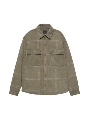 Jachetă cămașă verde măslinuie cu un model ușor de carouri, două buzunare cu clapetă pe piept și un guler clasic.