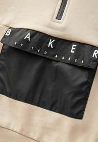 Baker by Ted Baker FUNNEL ZIP NECK AND JOGGERS SET- REGULAR FIT - Melegítő - stone