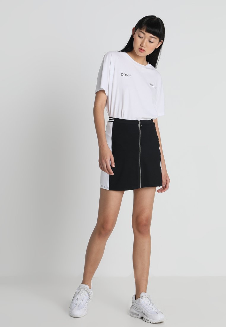 Damen Jeansröcke | Urban Classics LADIES ZIP COLLAGE SKIRT Minirock black/schwarz - QI39181 Damen Jeansröcke | Urban Classics LADIES ZIP COLLAGE SKIRT Minirock black/schwarz - QI39181