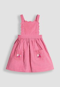 Rochie roz din catifea cu bretele ondulate, două buzunare frontale cu broderie florală și un design cu fustă plisată.