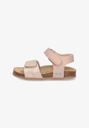 Sandalias rosas con correas ajustables de gancho y bucle; una de las correas presenta un acabado metálico texturizado. Suela de corcho con acentos en azul claro.