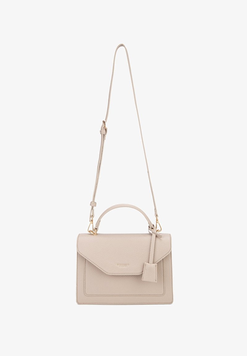 Beige leren handtas met een rechthoekige vorm, afneembare schouderriem, bovenhandgreep en minimalistisch design. Voorzien van gouden hardwareaccenten.
