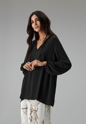MILA - Heart Blouse