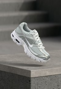 Nevybráno, grey fog/white/metallic silver-coloured