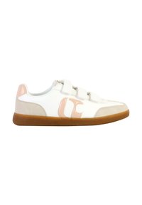 Sneaker bianco con accenti rosa, tallone in suede e suola in gomma. Presenta cinturini in Velcro e una superficie liscia nella parte superiore.