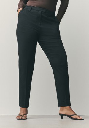 Next REGULAR FIT - Pantaloni - black
