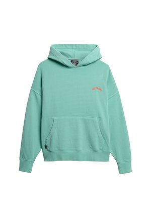 Mintgroene katoenen sweatshirt met een capuchon, voorzien van een voorzak en het "Superdry"-logo in rode geborduurde tekst op de borst.