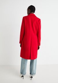 Vero Moda VMFORTUNESARA LONG COAT - Klasický kabát - red