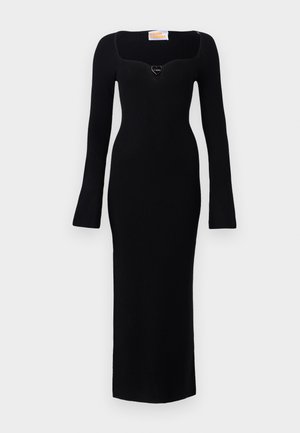 Schwarzes geripptes Langarmkleid mit quadratischer Ausschnitt und herzförmigem Akzent auf der Brust. Figurbetonendes Design reicht bis zur Mitte der Wade.