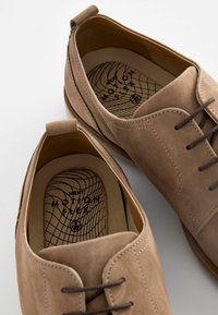 Next DERBY - Nauhakengät - taupe brown