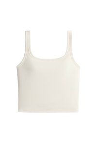 Top court côtelé blanc avec larges bretelles et un décolleté carré.