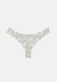 Fehér, ráncolt tanga alsónemű apró kék virágmintával és fodros szegéllyel, egyszínű háttéren.