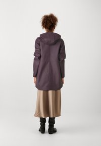 Vero Moda Tall VMMALOU COATED JACKET  - Jachetă impermeabilă - plum perfect