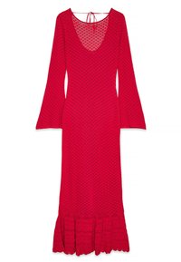 Punane, kootud kleit, millel on pikad, laienevad varrukad, sügava V-kujuline seljaosa ja kihiline äär, millel on laineline serv ja kogu kleidi ulatuses on ruutud mustrid.