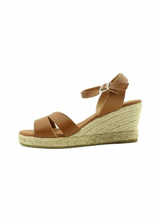 ROBLE - Sandalias con plataforma - marrón