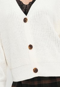 Vero Moda VMLEA V NECK CARDIGAN - Kardigan - cloud dancer