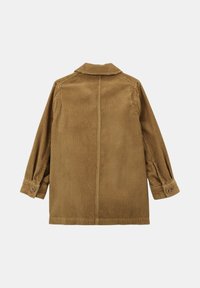 Veste en velours côtelé marron avec col, manches longues et poignets à boutons. Présente une texture à côtes verticales et une silhouette droite.