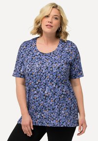 Ulla Popken FABULOUS SHORT SLEEVE - Triko s potiskem - dark sky blue