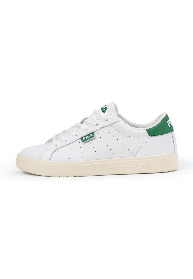 Sneaker bianche con accenti verdi, design perforato, suola piatta e logo FILA. Realizzate in materiale sintetico liscio, con chiusura a lacci.