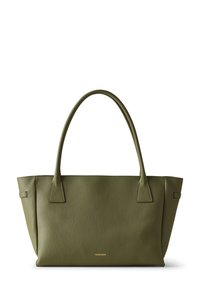 Olivgrüne Leder-Tote mit zwei Griffen, strukturierten Oberflächen, rechteckiger Form und einem kleinen goldenen Logo auf der Vorderseite.