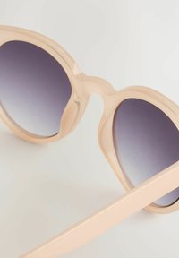 Non sélectionné, pink