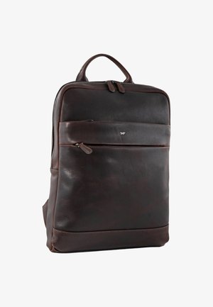Zaino in pelle marrone con una superficie liscia, dotato di una tasca con zip frontale, doppi manici superiori e un design minimalista.