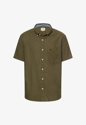 Olivgrünes Hemd mit kurzen Ärmeln, Knopfleiste, geknöpftem Kragen und einer linken Brusttasche vor weißem Hintergrund.