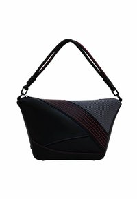 Bolso de mano negro con superficie texturizada, diseño angular, acentos de costura en rojo y púrpura, y doble asa. Fabricado con materiales sintéticos.