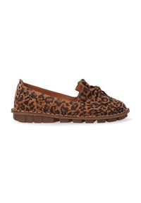 Balerínky s leopardím vzorem, hnědý kožený svršek, kulatá špička a ozdobný uzel. Texturovaná podrážka s drážkami pro lepší přilnavost.