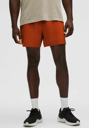 PACE BREAKER LINERLESS 13CM - Short de sport - autumn rust