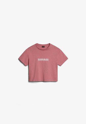 Vaaleanpunainen lyhythihainen T-paita, joka on valmistettu pehmeästä puuvillasta ja jossa on pyöreä kaula-aukko. Etupuolella keskitetty valkoinen graafinen teksti. Lyhyet hihat.