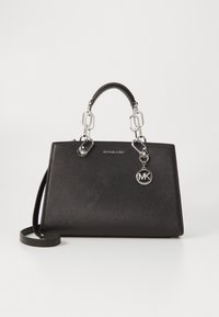 Sac à main structuré noir en matériau texturé. Doté de quincaillerie en argent, de doubles poignées et d'une bandoulière amovible. Charme logo MK attaché.