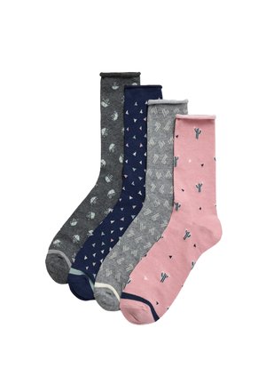 Cuatro pares de calcetines: uno rosa con estampado de cactus, tres en gris y azul marino con varios patrones geométricos. Hechos de un material textil suave.