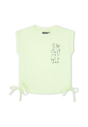 Top sin mangas de color verde claro con cuello redondo, lazos laterales ajustables y diseño vertical de texto abstracto en el pecho.