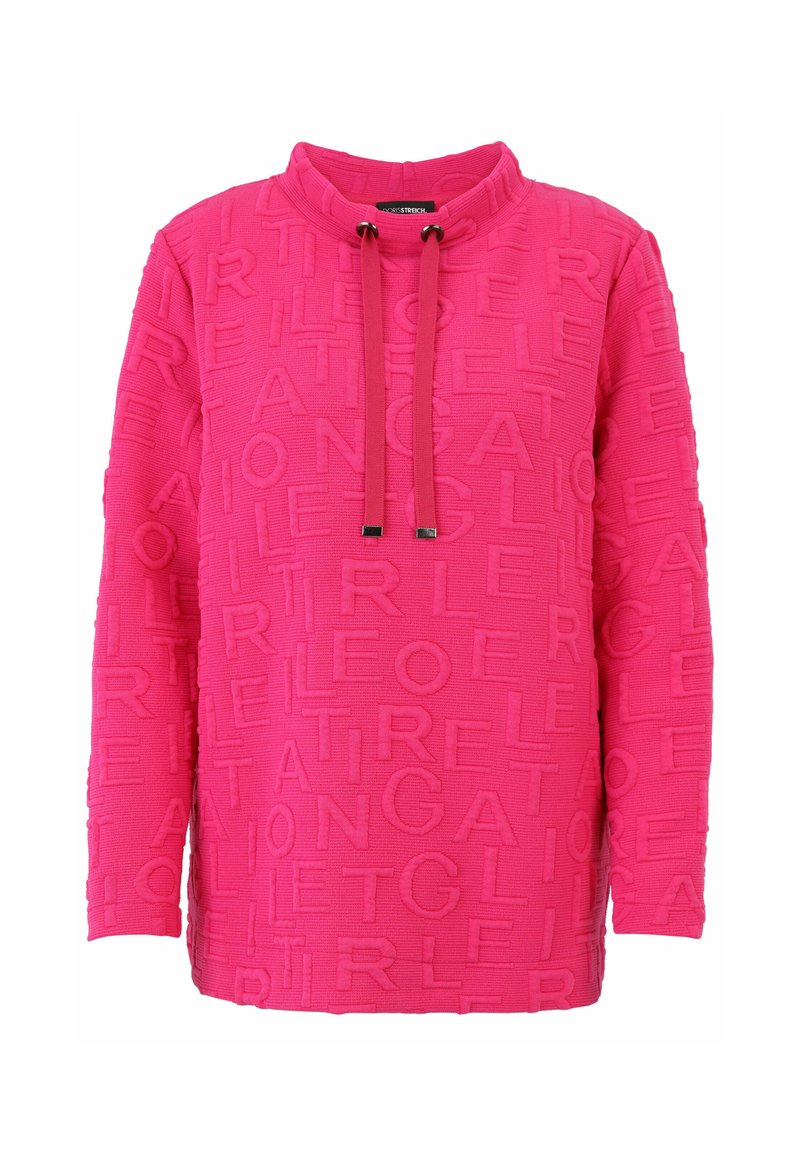 Fuchsia-Pullover mit strukturiertem Design, das eingeprägte Buchstaben zeigt, einem hohen Kragen und Kordelzug-Akzenten. Lange Ärmel und lockere Passform.